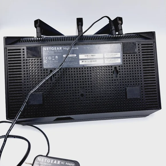 NETGEAR Nighthawk Smart Wi-Fi Router (R7000) - AC1900 - Picture 7 of 13